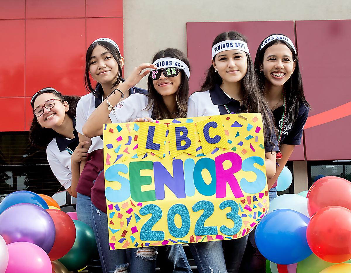 Lía Murillo, Estefany Sosa, Stefanie Morales, Marcela Duarte y Ana Alcerro.