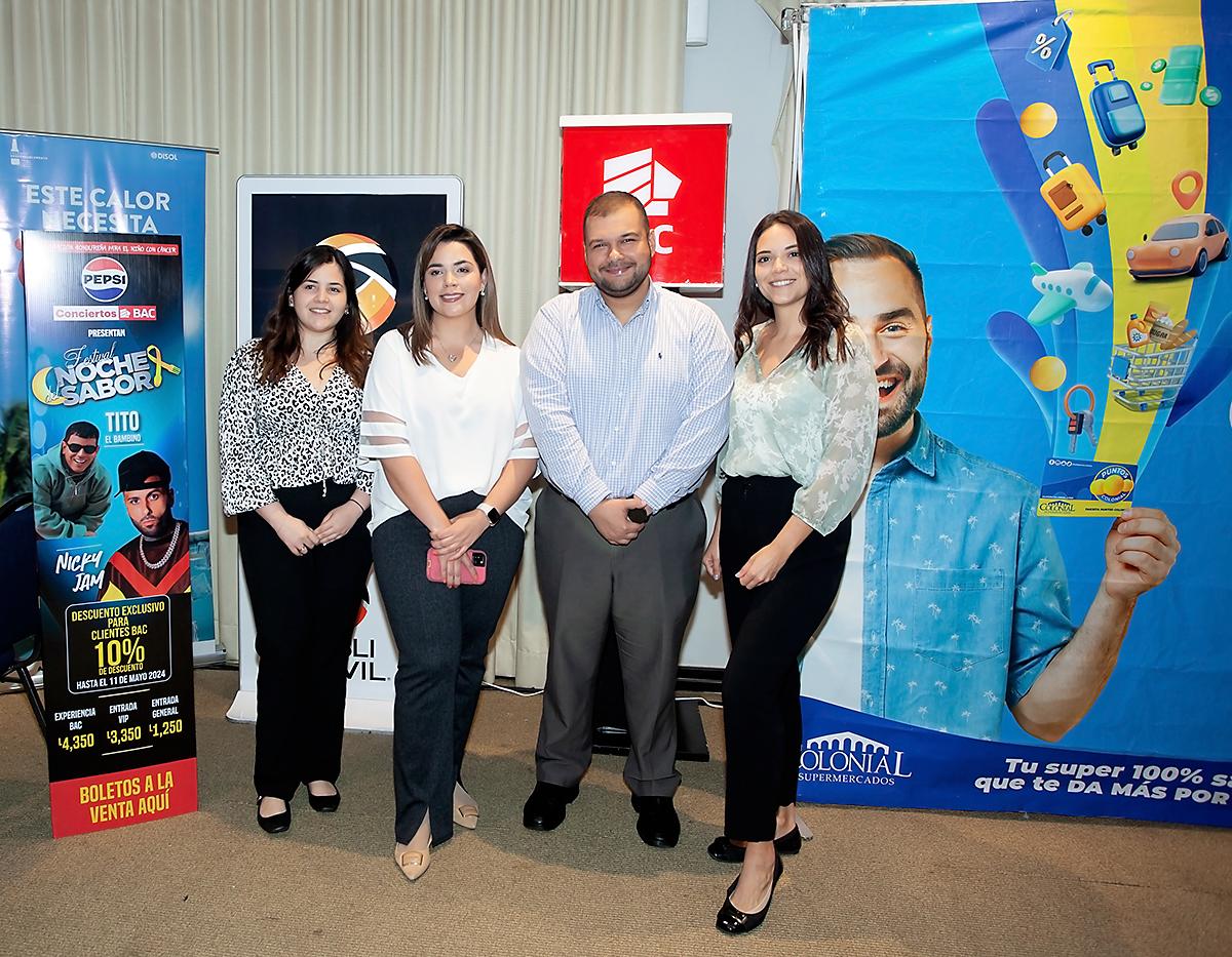 Marcela Duran, Sarah Zepeda, Gustavo Chávez y Cristha Maradiaga.