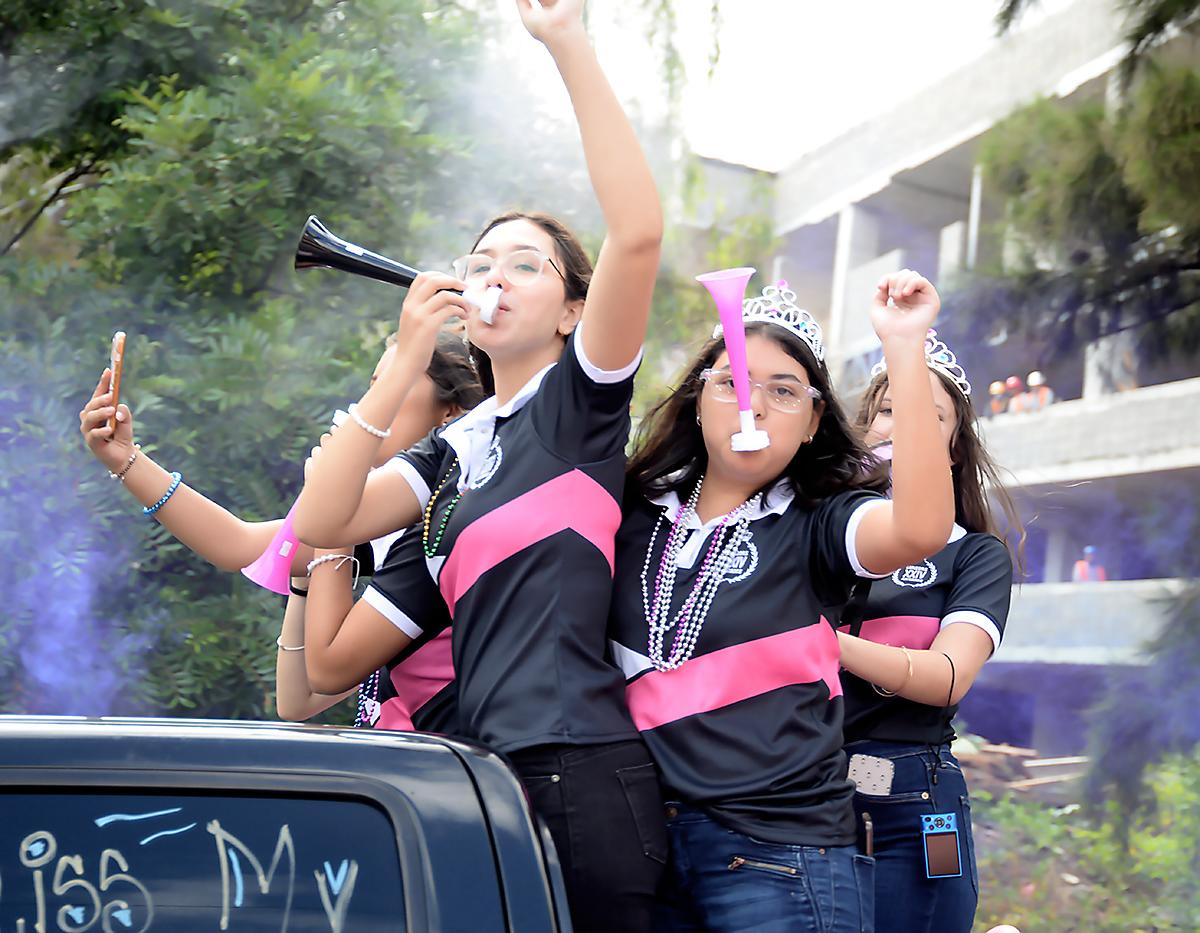 Adriana Cerna y Elisa Godoy.