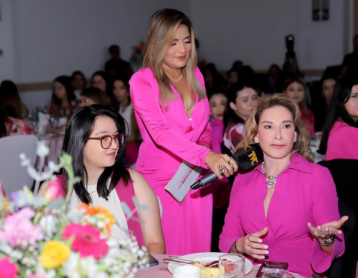 Annamaría Villeda-Kafati, Vicepresidenta ejecutiva de Corporación Televicentro y Emisoras Unidas, quien explicó que <i>Llegaron las Mujeres </i>es un espacio creado por mujeres y para mujeres en el que se fomente la participación femenina, se promuevan valores positivos y se inspire a las mujeres a alcanzar sus sueños.