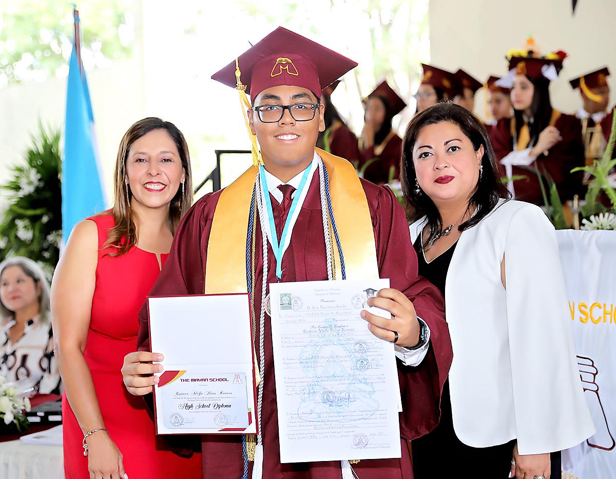 Graduación 2024 de Mayan School