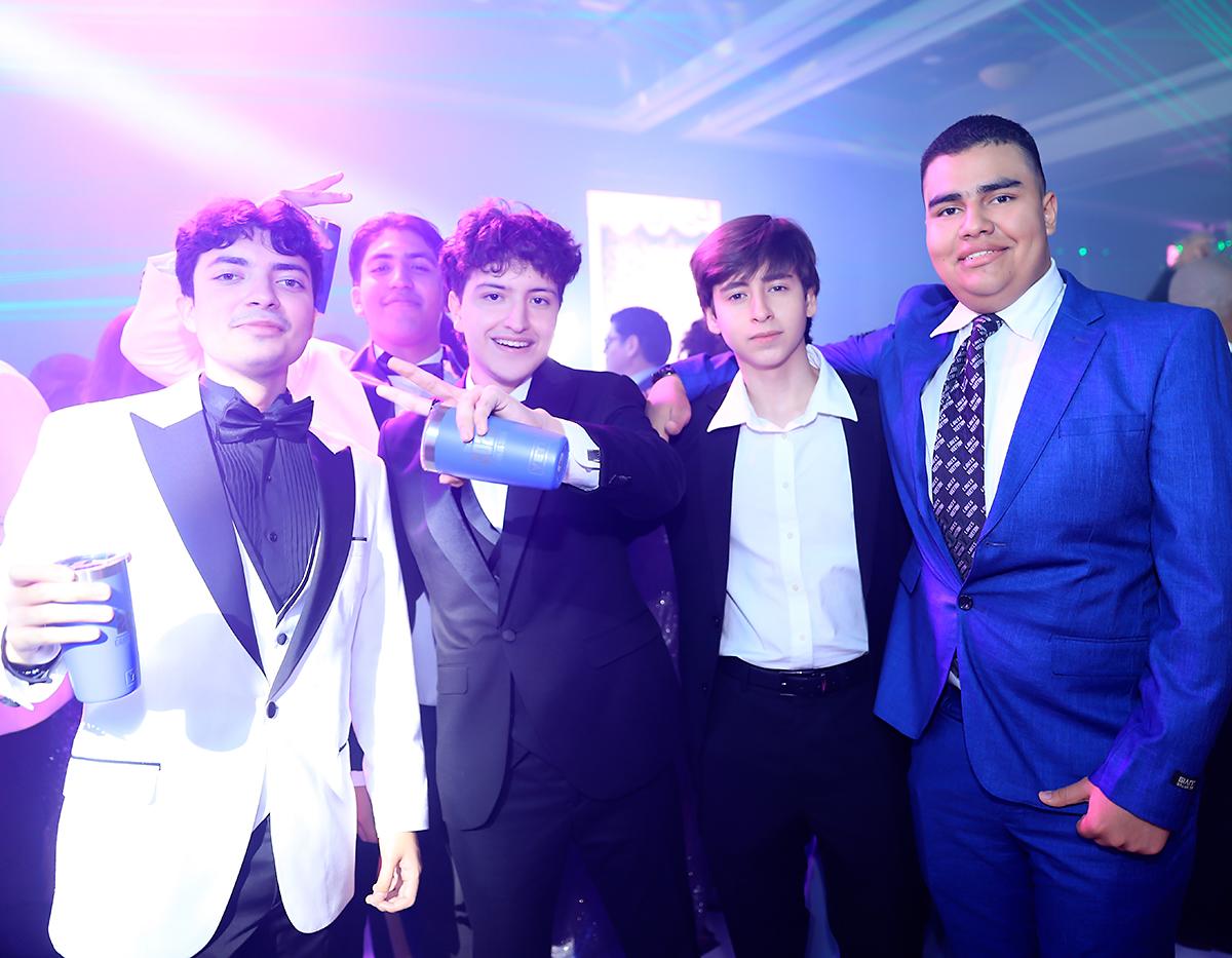 Fiesta de la prom 2025 de DelCampo School