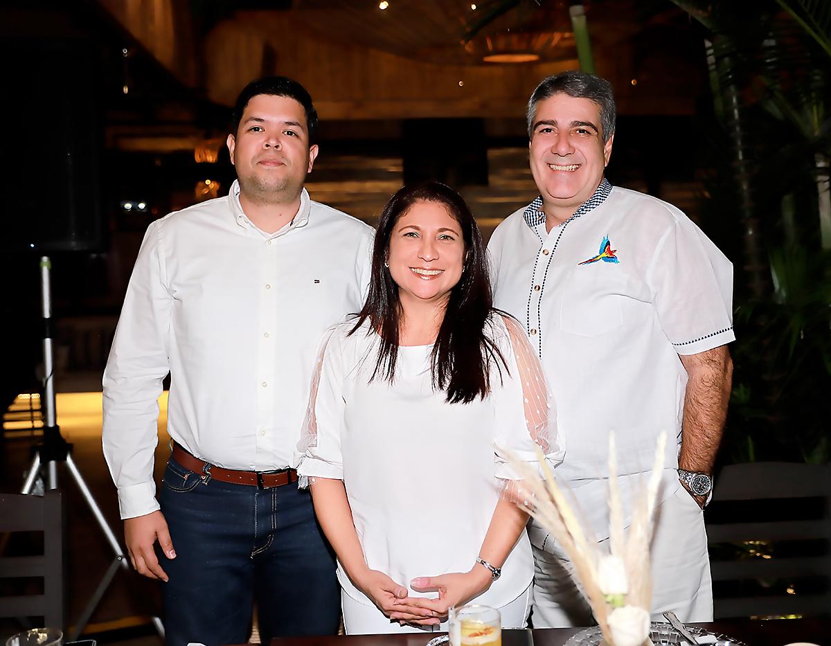 Leonardo Castillo, Luisa Hernández y Jorge Medina.