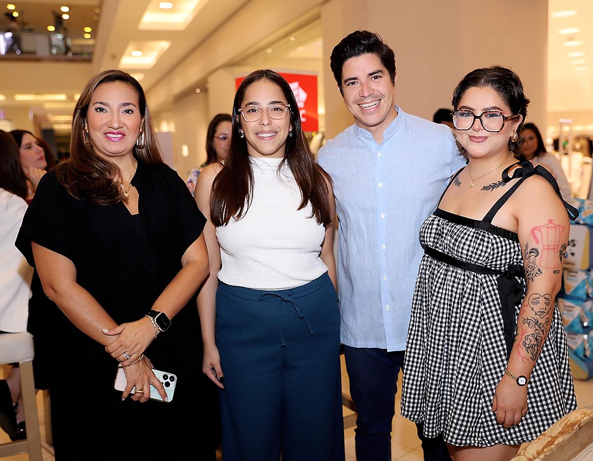 Mónica Arita, Reizel Vilorio, Daniel Galeano y Nadia Galeano.