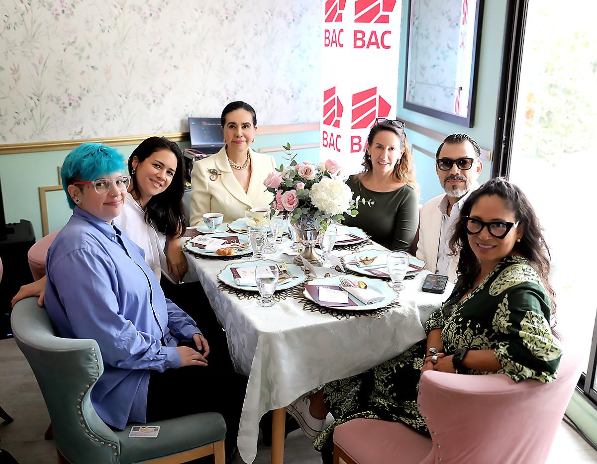 Andrea Fonseca, Gian Padilla, Luz Mejía, Gabriela Zelaya, Yoyo Barrientos y Evelyn Madrid. 