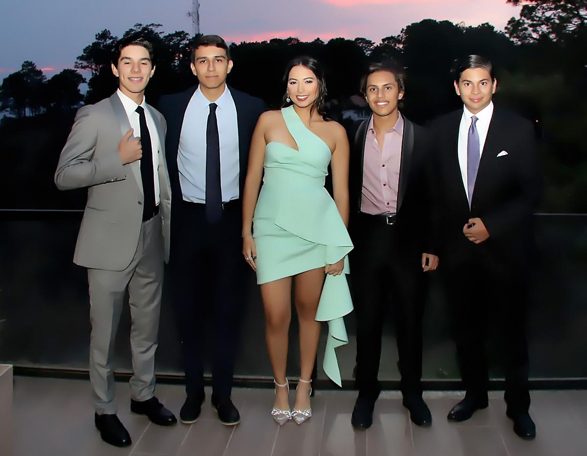 Sebastian Villeda, Sebastian Kafarela, Valentina Castañeda, Gianluca Valladares y José Rafael Pastor