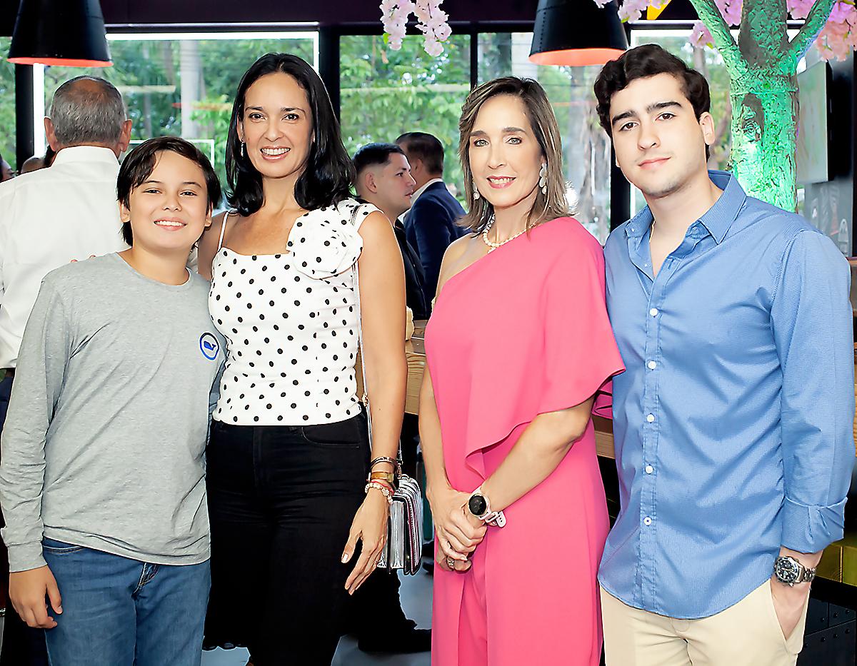 Jordi y Ocha Montañola con Susy y Alejandro Panting