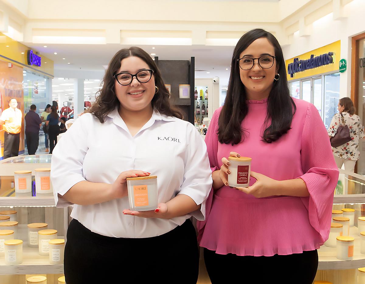 La marca hondureña, reconocida por sus exquisitas velas aromáticas, celebró con mucho entusiasmo la apertura de su nuevo kiosco en el centro comercial Multiplaza de San Pedro Sula. Este nuevo espacio marca un emocionante avance para la marca, acercando su inigualable colección de velas al público sampedrano y reafirmando su lugar como líder en el mercado de fragancias para el hogar.
