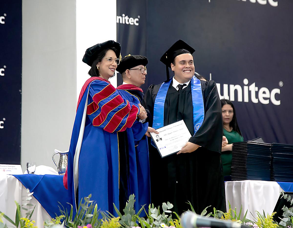 Graduaciones de UNITEC SPS 2024