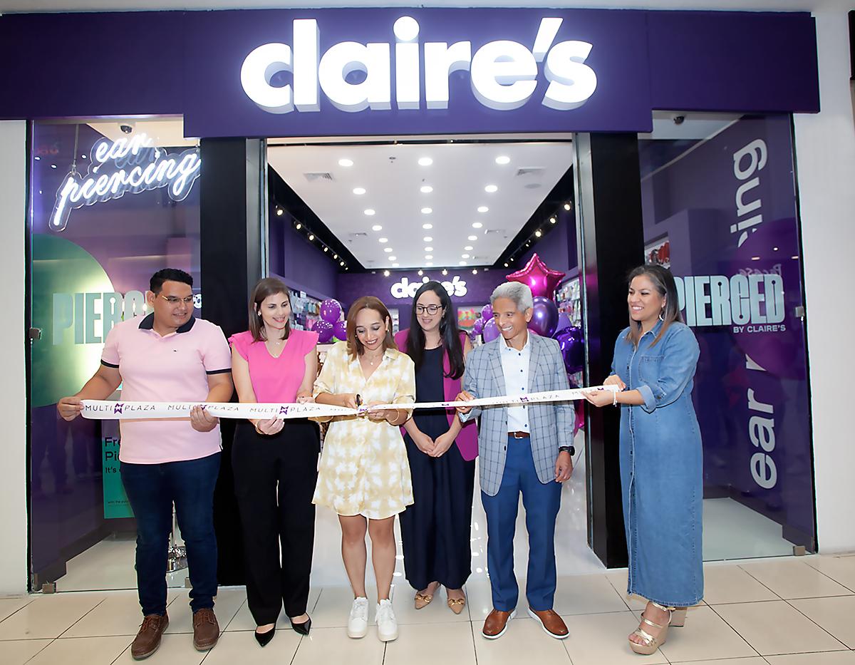 Juan Fernando Villeda, gerente de tienda, Pamela Cruz, Gladys Centeno, Claudette Kattán, Roberto Morales y Yamileth Rodríguez, durante el tradicional corte de cinta inaugural