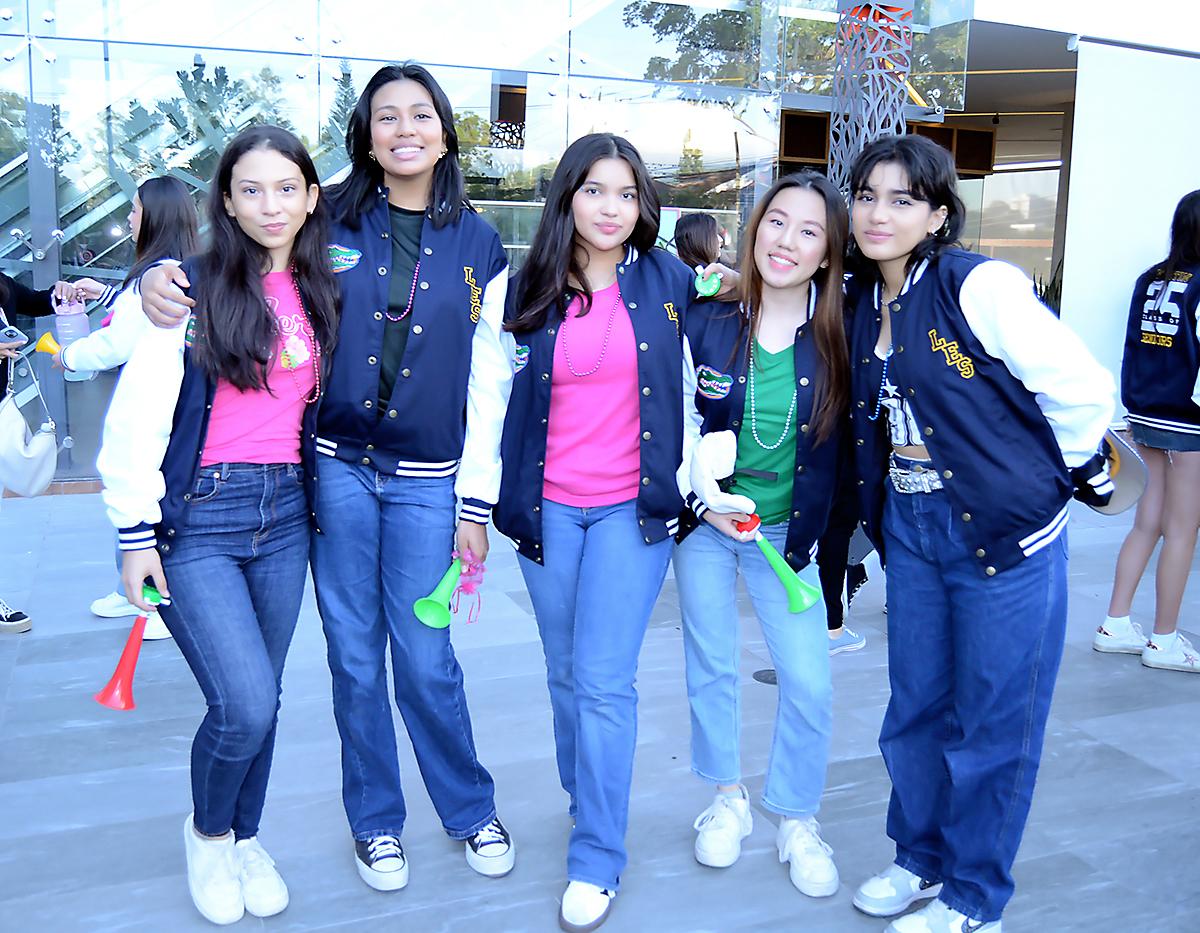 Nahomi Baquedano, Camila Rodríguez, Kryzzia Flores y Andrea Jiménez.