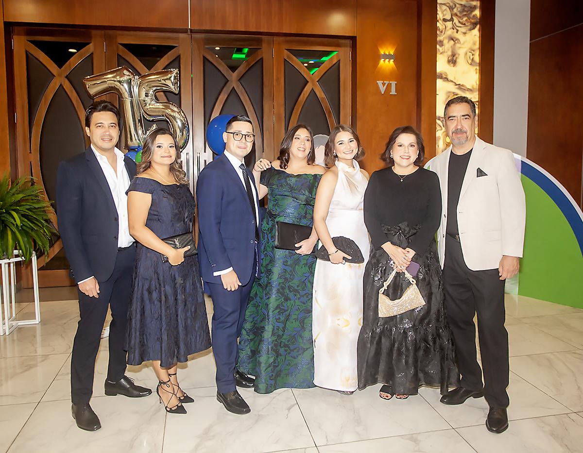 Juan Ferez, Lineth Umaña, Renan Núñez, Gigi Ferez, María del Pilar Ferez, Ana Clemencia Bueso-Ferez y Juan Ferez.