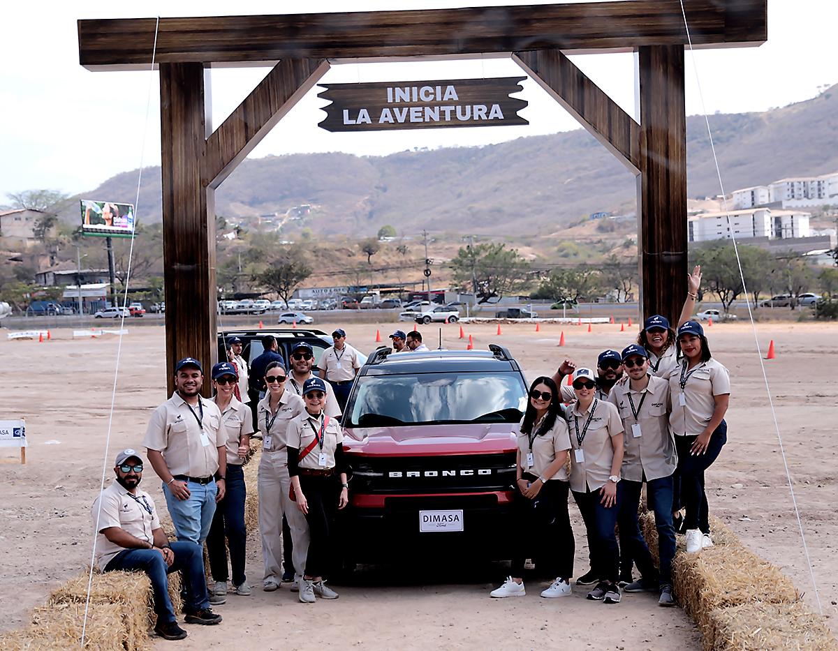 Dimasa Ford presentó el “Bronco Sport Experience”, una emocionante jornada diseñada bajo el concepto de rally. El evento permitió a los clientes participantes adentrarse en el fascinante mundo de Bronco, donde pudieron experimentar de cerca las impresionantes características, potencia y rendimiento excepcional de este vehículo todoterreno. A continuación, compartimos las fotos destacadas de esta experiencia única.