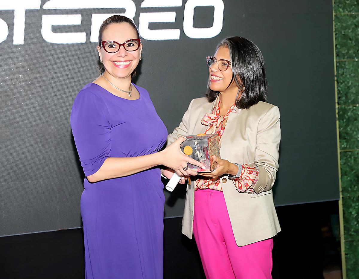 Tethey Martínez y Ana Carolina Galeano