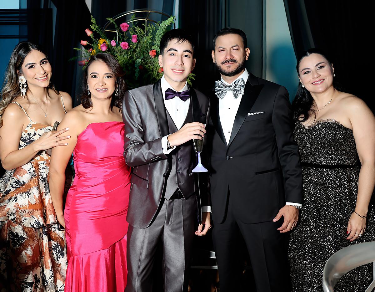 Invitados de la prom 2025 de Dowal School
