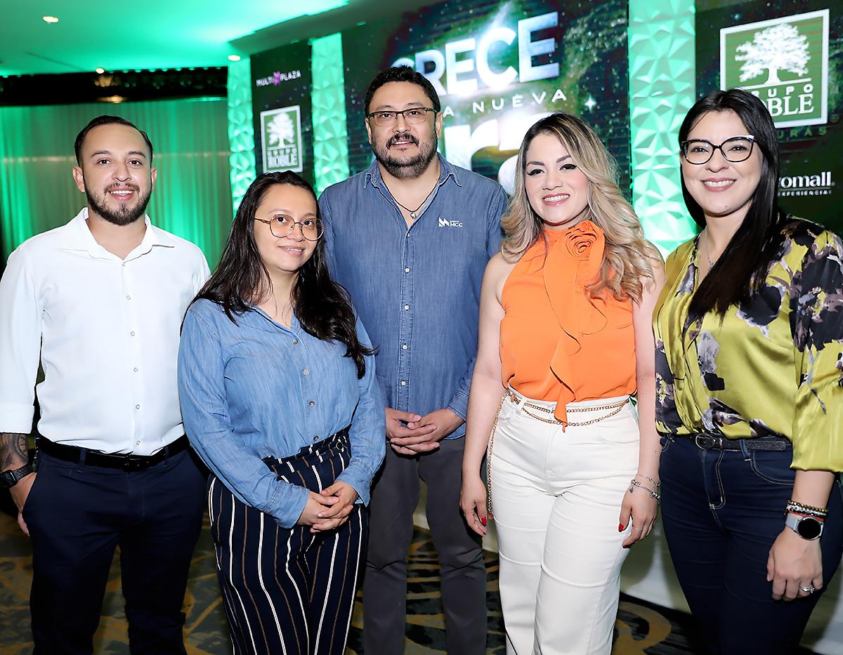 José Servellon, Daphne Zúniga, Alejandro Oyuela, Scarleth Martinez y Mirna Serrano.