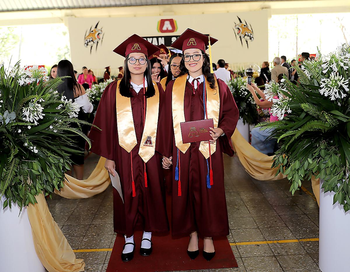 Graduación 2024 de Mayan School