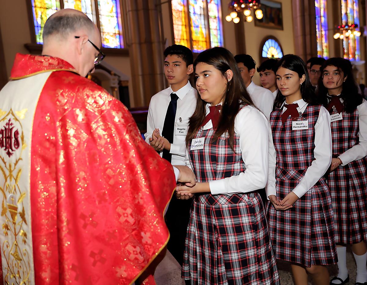 Confirmación de los alumnos de Macris School