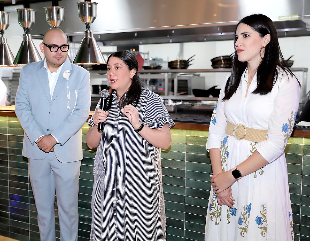 Lawin Paz, Carmen Paz y Paola Chinchilla.