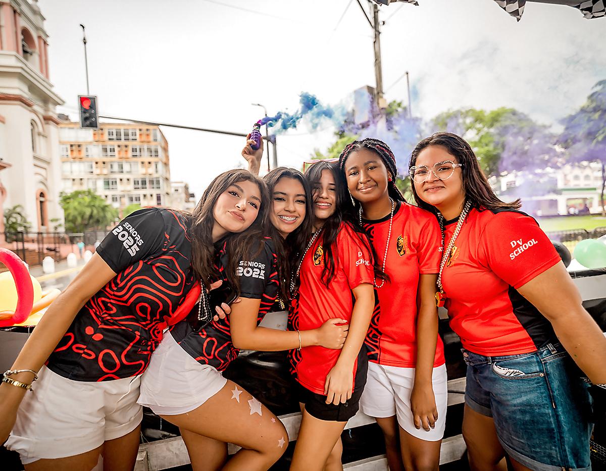 Marilyn Santos, Gilary Barahona, Skarleth Bonilla, Génesis Marin y Ana Velasco.