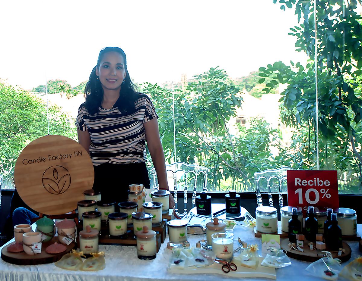 Regina Suazo y su marca Candle Factory.