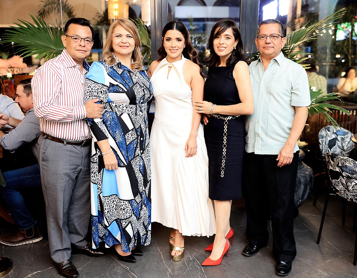 Redis Bonilla, Silvia Martínez, Luisa Gámez, Johana Argeñal y Manuel Maldonado