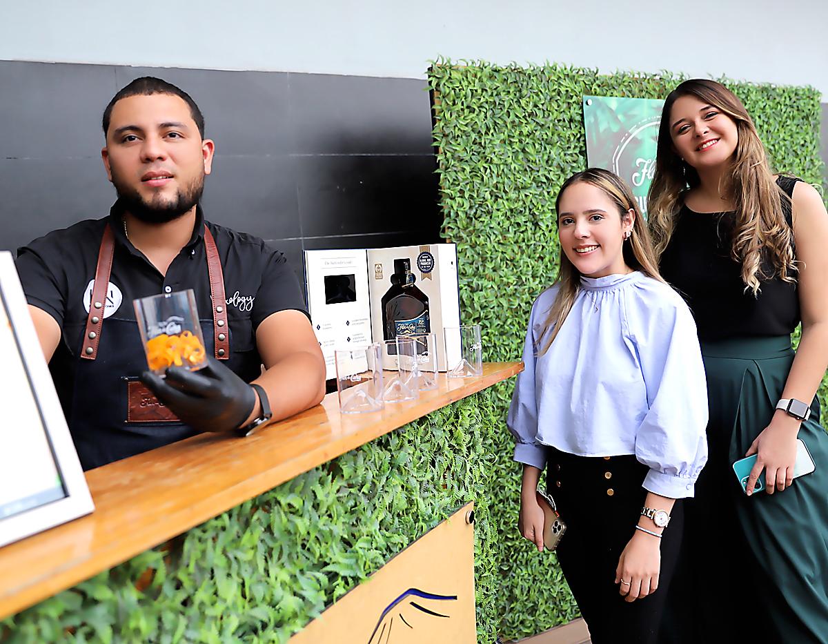 Galería: Flor de Caña corona al bartender más sostenible de Honduras