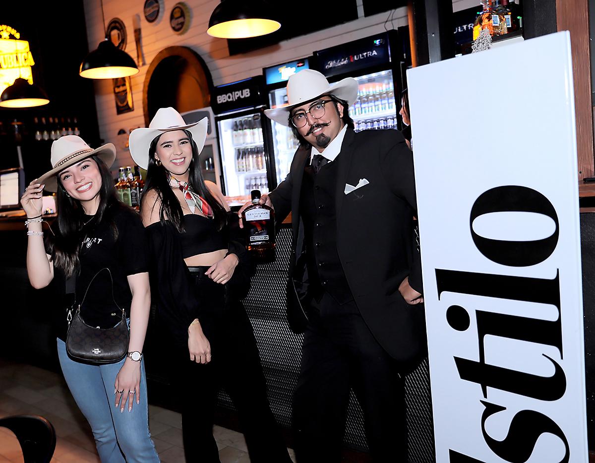 Keidy Zúniga, Norma Farías y Samuel Castillo. 