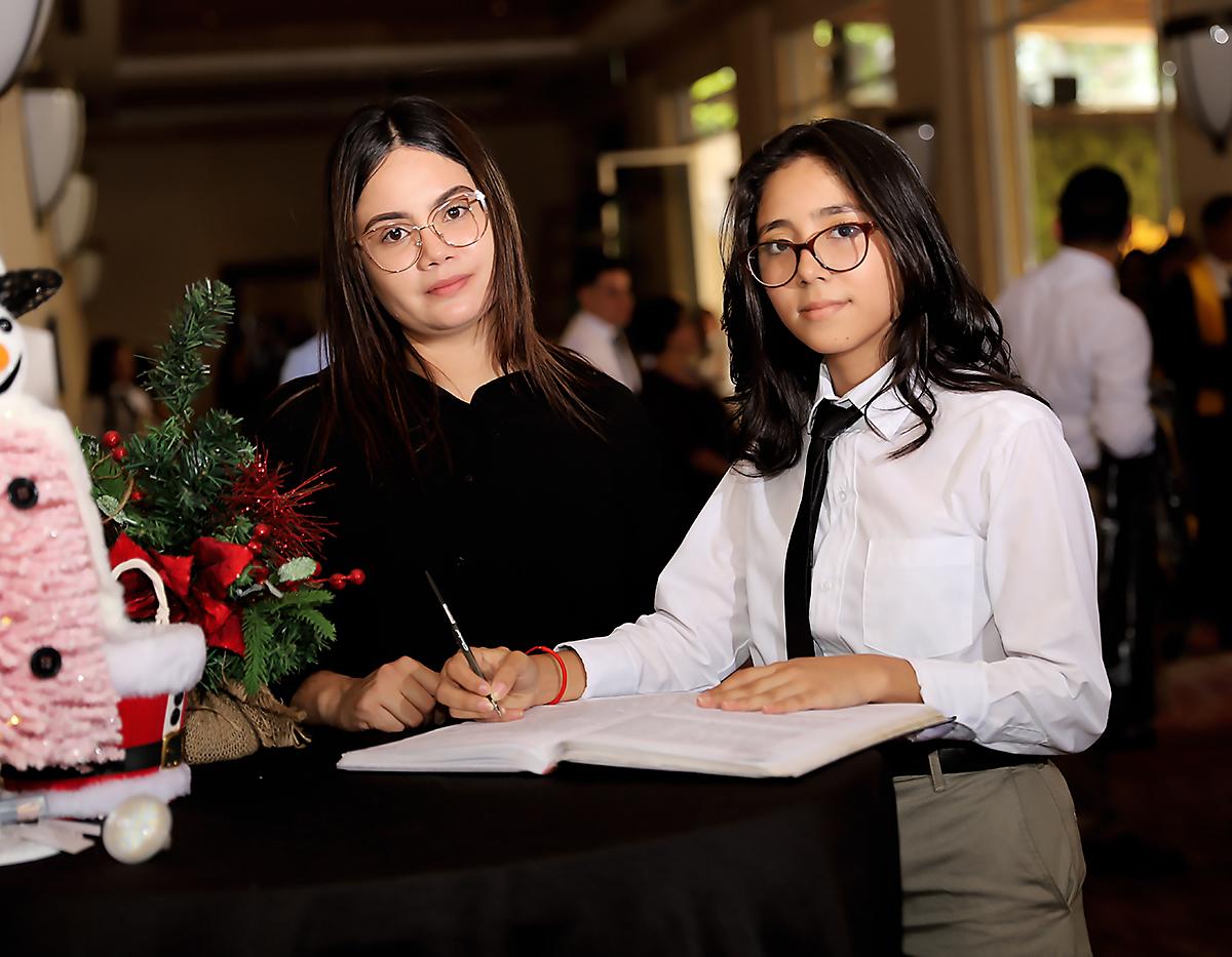 Firma de acta de los Senior 2023 de la Lincoln School