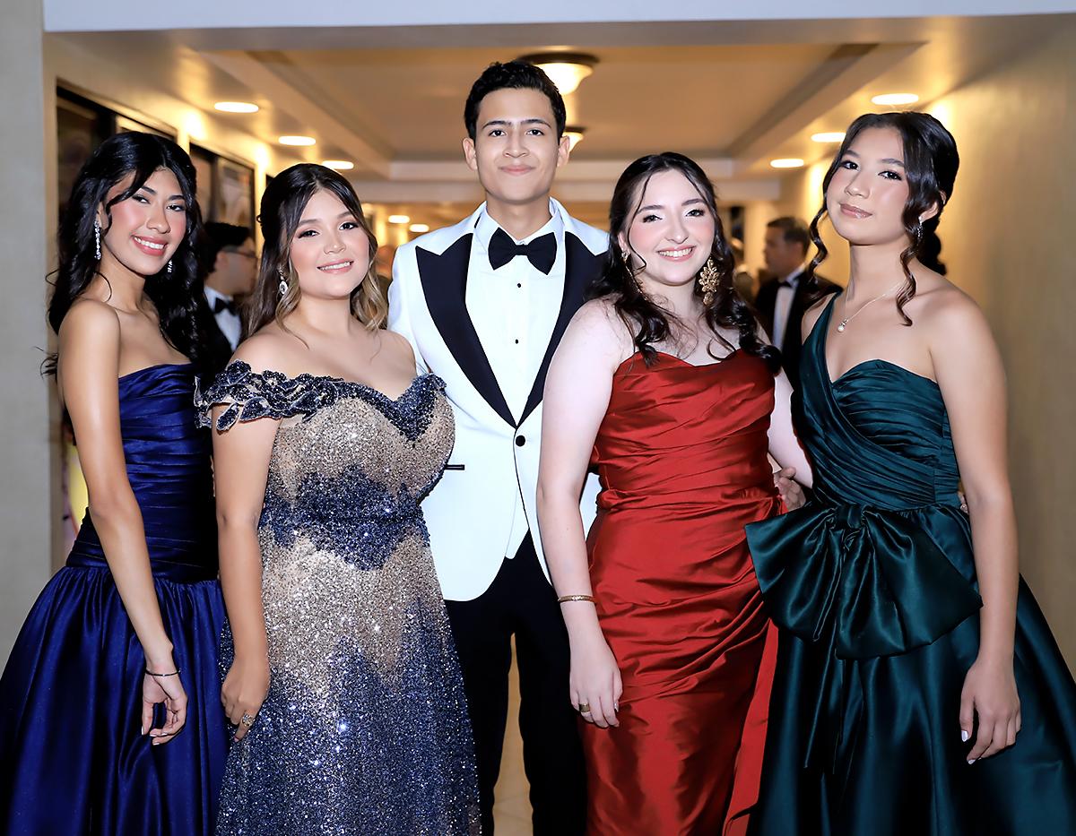 Fiesta de la prom 2025 de DelCampo School