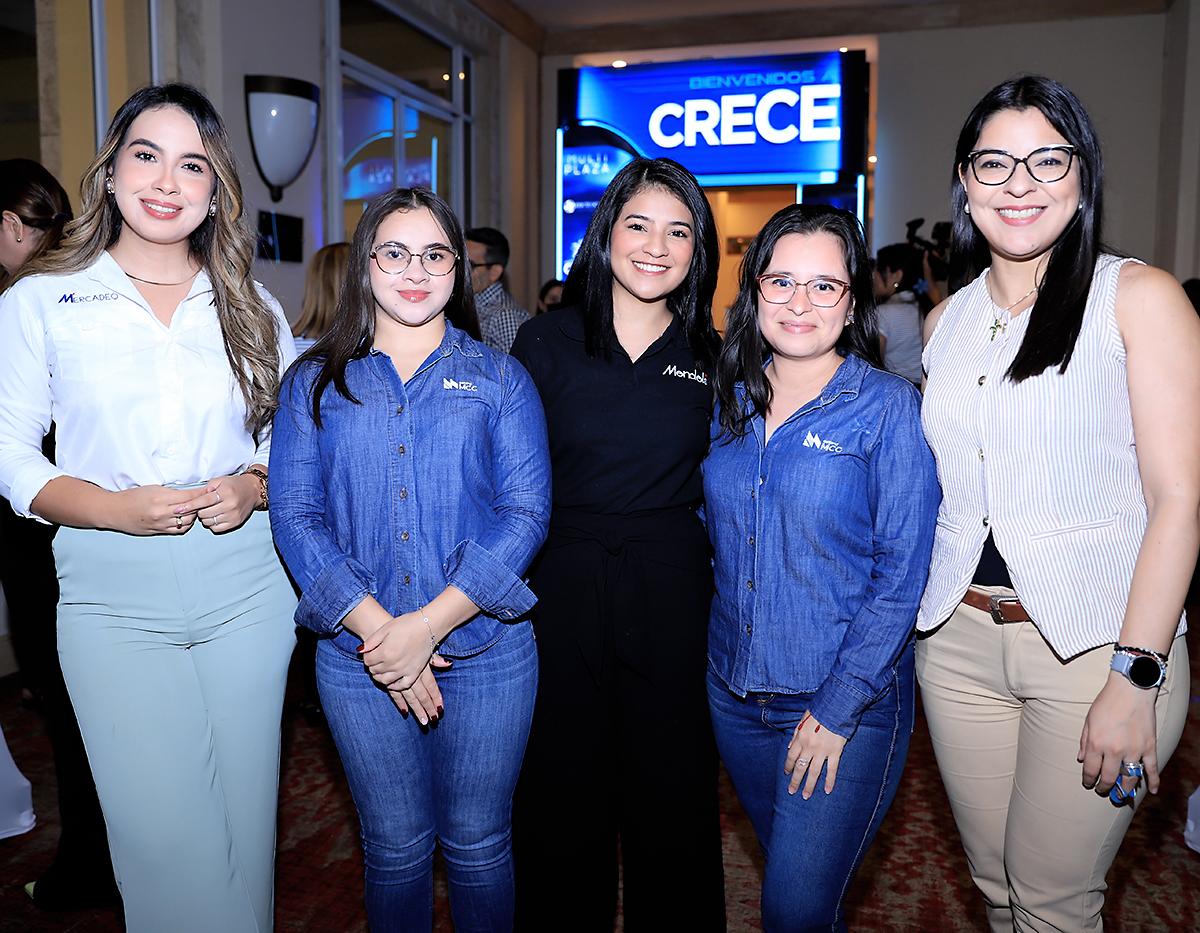 Mayra Nájers, Karla Valladares, Stephanie Almendarez, Ivy Rueda y Mirna Serrano.