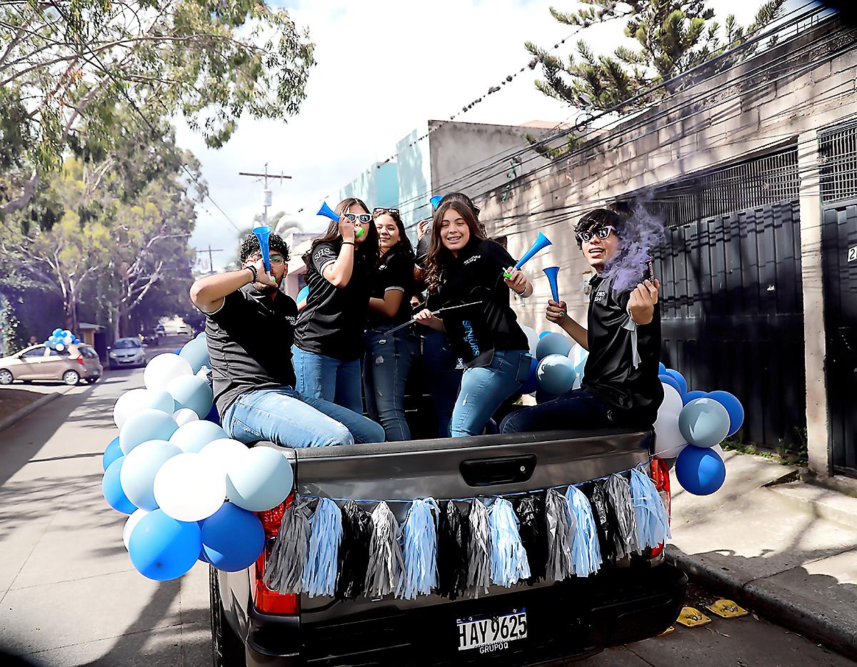 Diego Mejía, Ami Sánchez, Sara Ponce, Alexandra Urbina y Diego Molina.