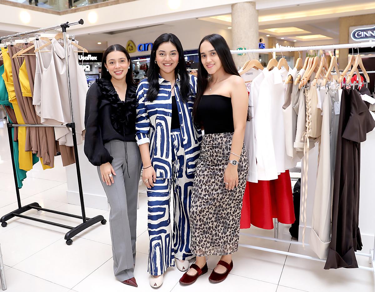 El Trunk Show de BAC Estilo Moda 2025 fue todo un éxito. En una tarde llena de moda y creatividad, los asistentes disfrutaron de una experiencia única, adquiriendo piezas exclusivas diseñadas por el mejor talento hondureño. El evento se realizó en la Plaza Central de Multiplaza, donde los amantes del estilo pudieron disfrutar de descuentos especiales con las tarjetas BAC y vivir de cerca la esencia de las pasarelas más icónicas del país.