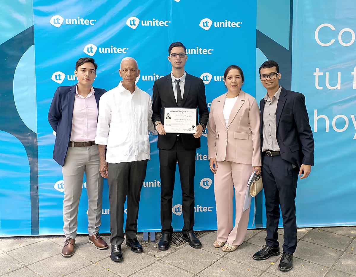 UNITEC SPS celebra la graduación de nuevos talentos y agentes de cambio