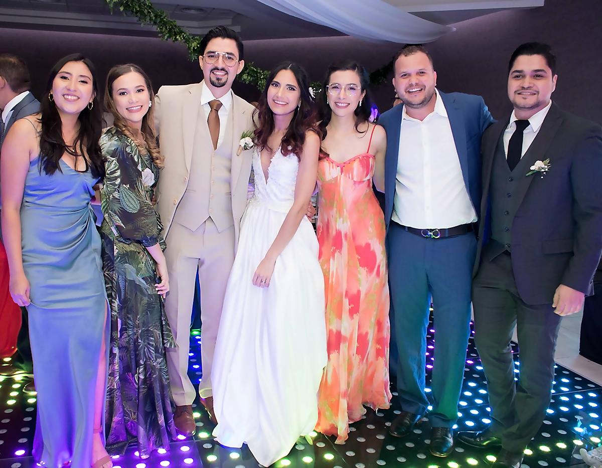  Silvia Valencia, Jennifer Montoya, David Antonio Valencia,Ivonne Marie Icaza, con Olga Ocampo, José Fernández y Mario Mármol