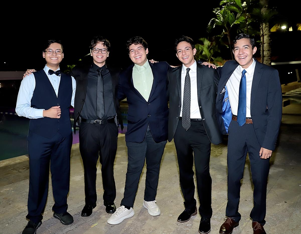 Daniel Soza, Emiliano Bonilla, Luis Carías, Cristopher Sibrian y David Centeno. 
