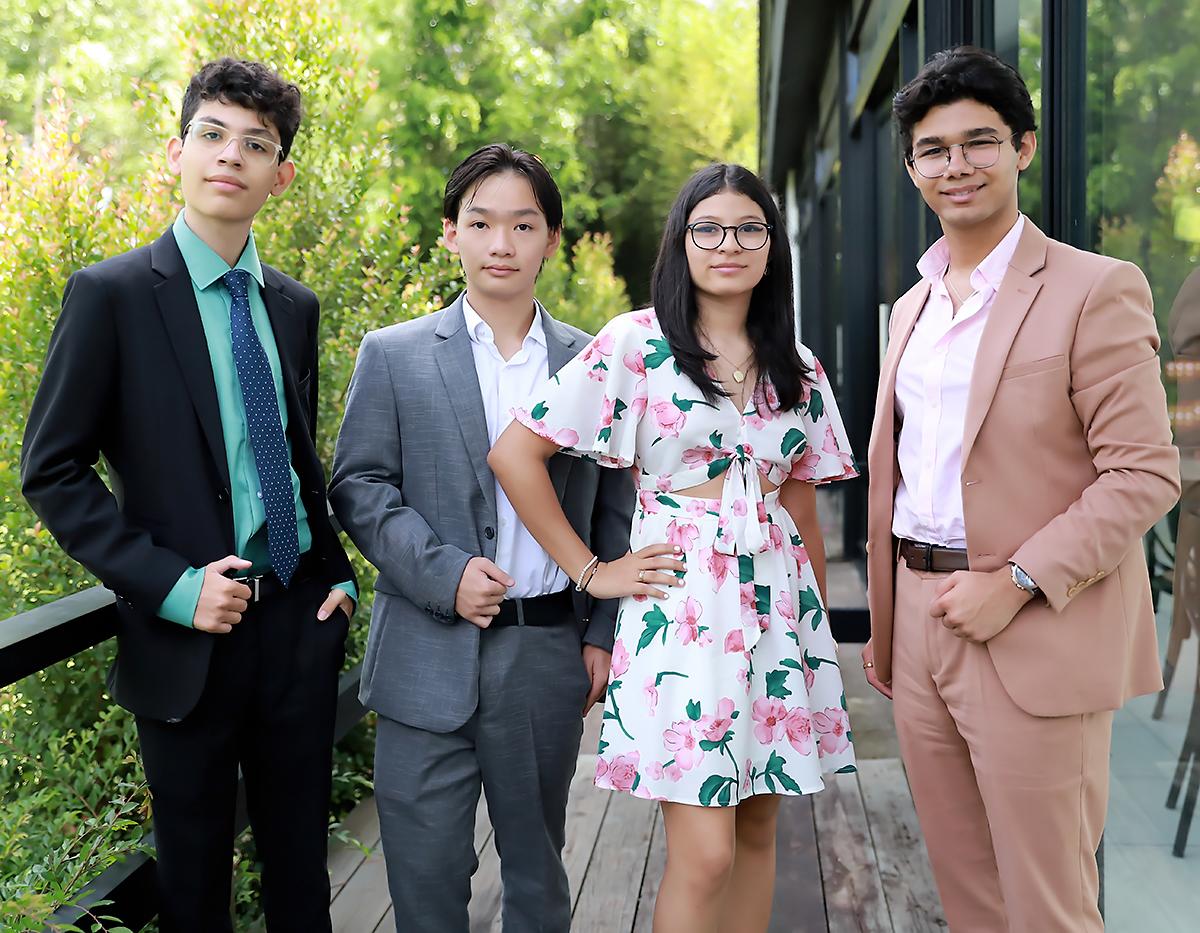 Jorge Eli García, Keneth Yan, Valeria Barrientos y Justin Galo.