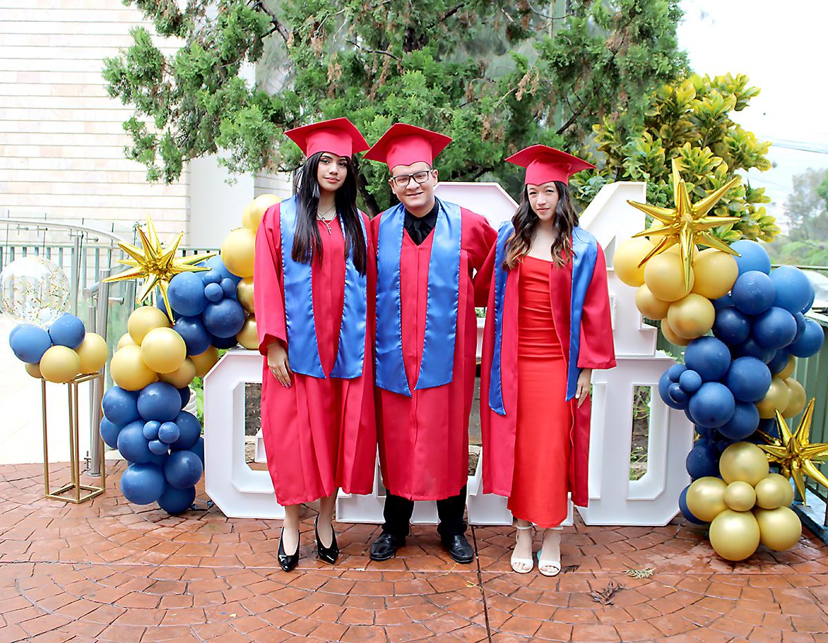 María José Isaula, Mario Centeno y Bella Flores 