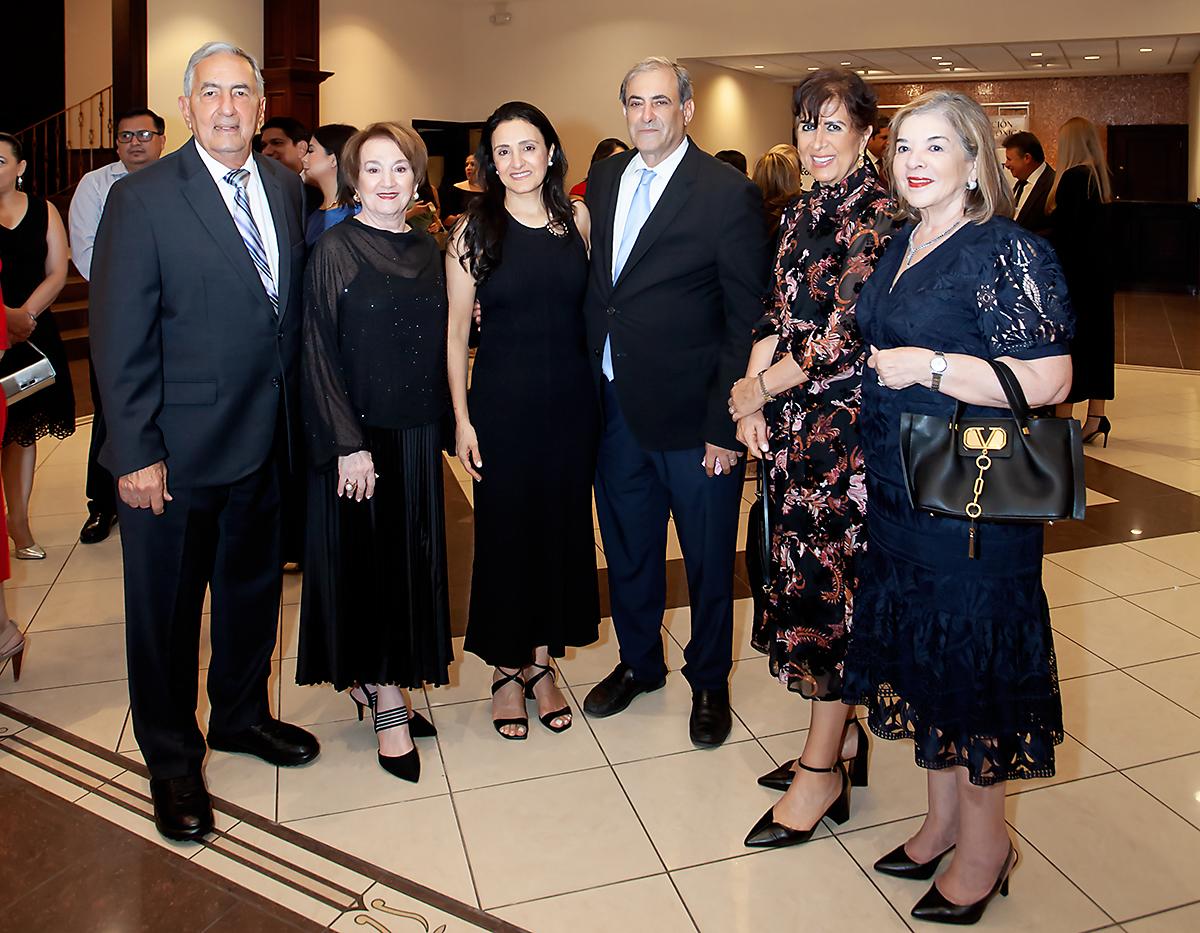 Emín y María Elena de Abufele, Elena y Karim Qubain con CarmenLarach y María Antonia Suazo.