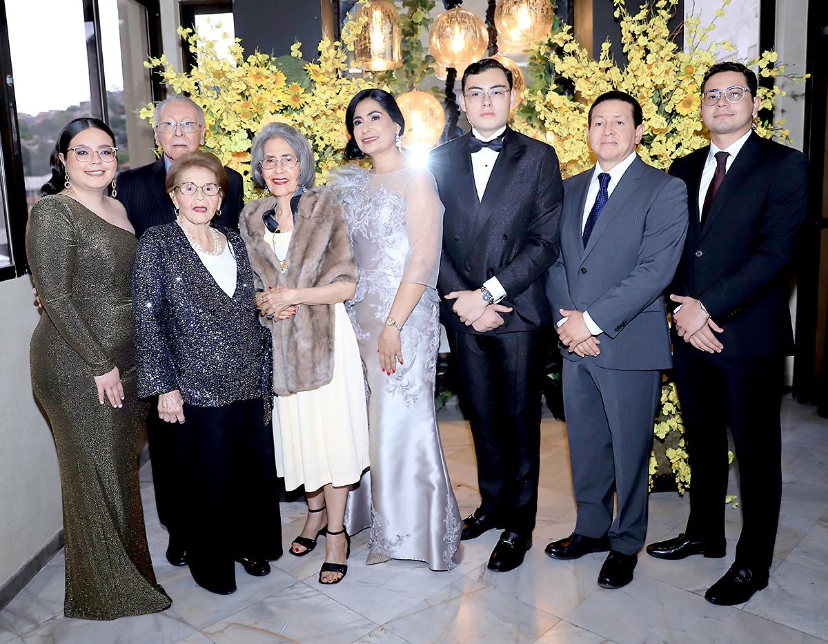 Invitados de la prom 2025 de La Estancia School