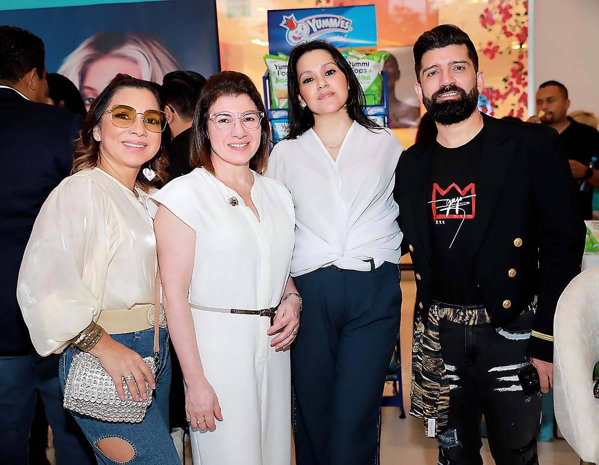 Sandra Noguera, Gladys Gonzales, Peggy Castillo y Jerry Carcamo 