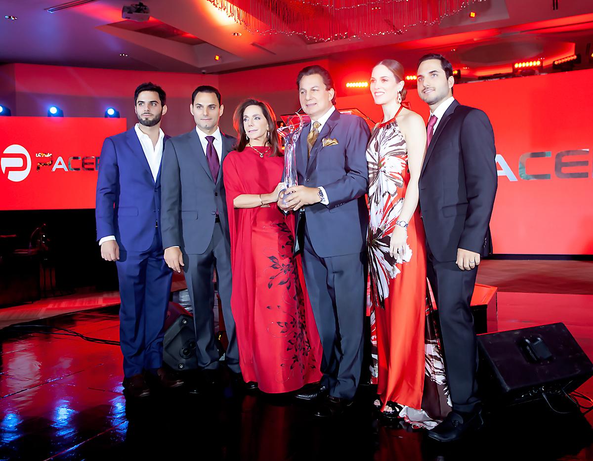 Ejecutivos de la compañía Pacer Alejandro, Juan Carlos, Sandra, Mario, Leila y Mario Alberto Canahuati.