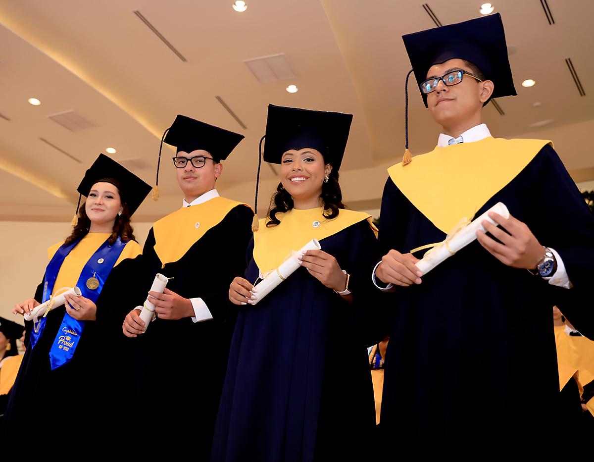 Analia Corrales, Daniel Valle, Andrea Carías.