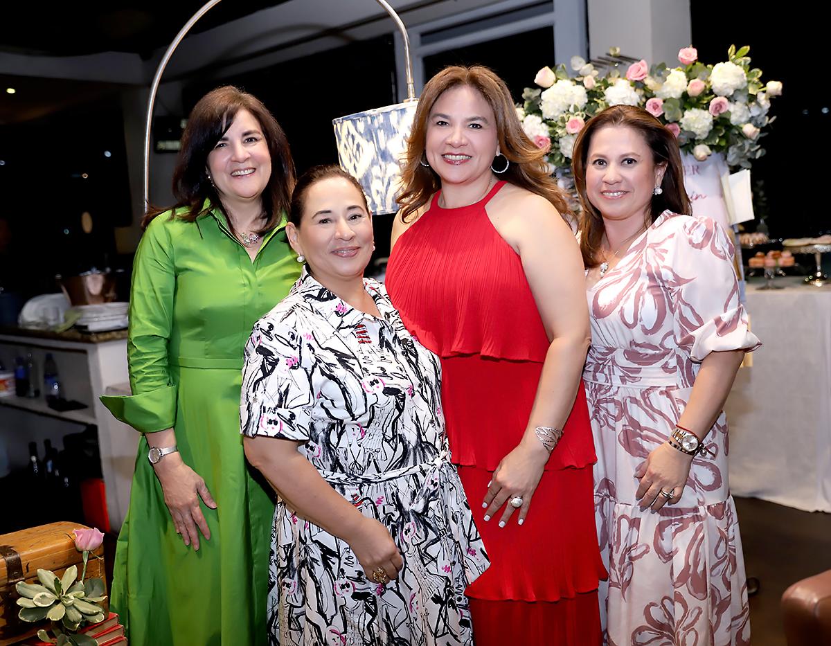 Marcella Salazar, Reina Rivera, Gaby Salazar y Karen Uclés.