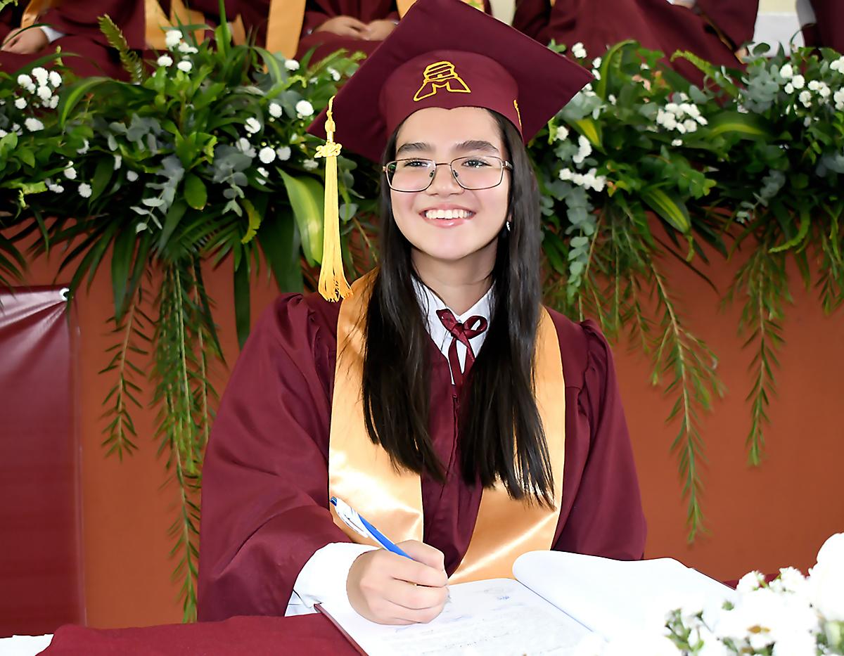 Entrega de títulos de la Mayan School 2023