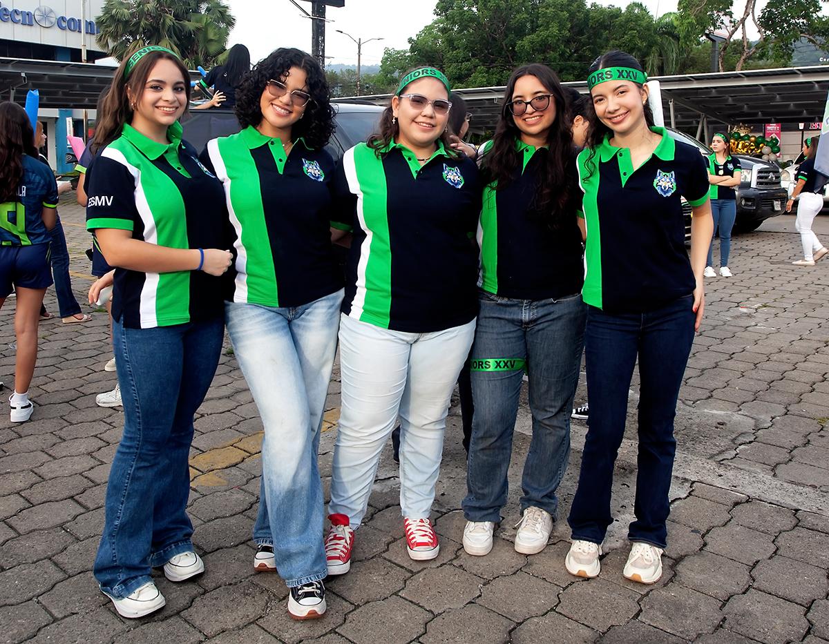 Camille Saybe, Alejandra Valdiviezo, María José Brito, Ariana Suazo y María Fernanda Mejía.