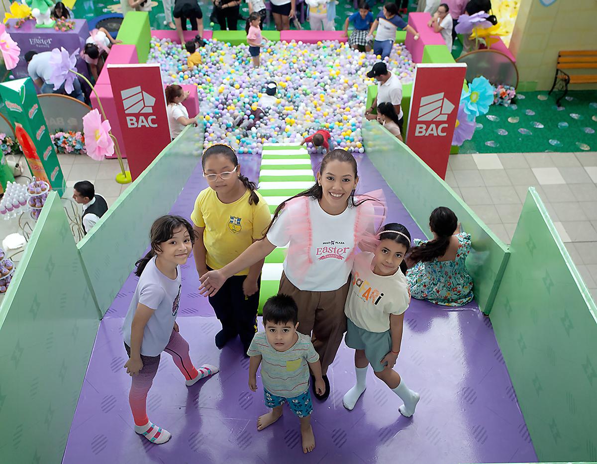 Inauguración de Easter Fantasy en Mall Multiplaza de SPS