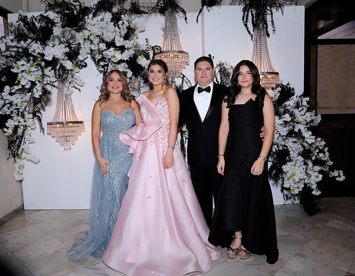 Los seniors 2024 de la Escuela Americana de Tegucigalpa celebraron su prom en una noche repleta de glamour y alegría. Los invitados, que incluían familiares y amigos cercanos, compartieron risas y emociones mientras celebraban este importante hito en la vida de los graduandos. La fiesta fue un reflejo de todo el esfuerzo y dedicación de los estudiantes, marcando el inicio de una nueva etapa llena de esperanzas y sueños por cumplir.