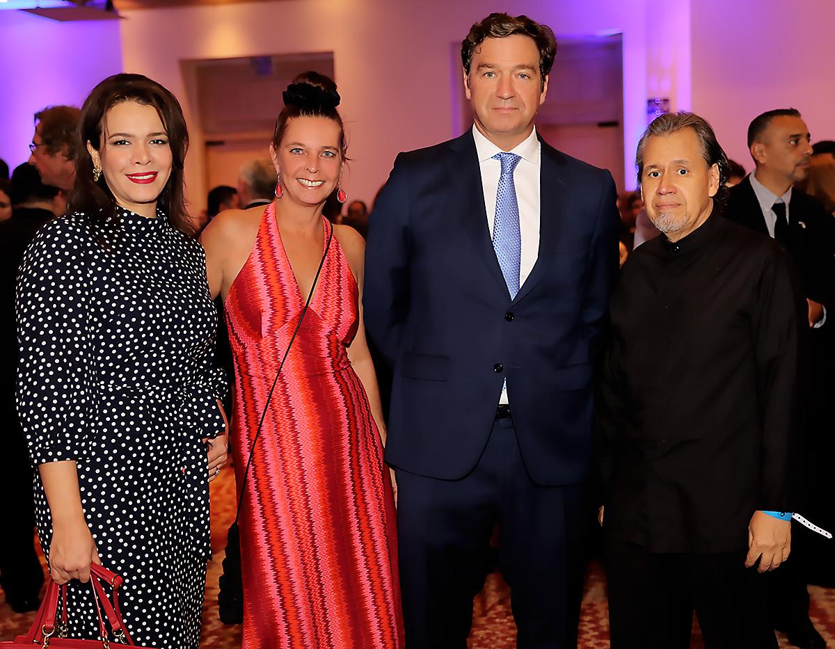 Jackie Espinal, Vicky Moras, embajador de España, Diego Nuño y Jorge Mejía