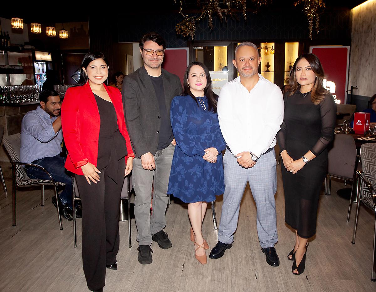 María Fernanda Amador, Bojan Tosic, Nubia Salgrero, Mario Pineda y Danelia Alvarado.